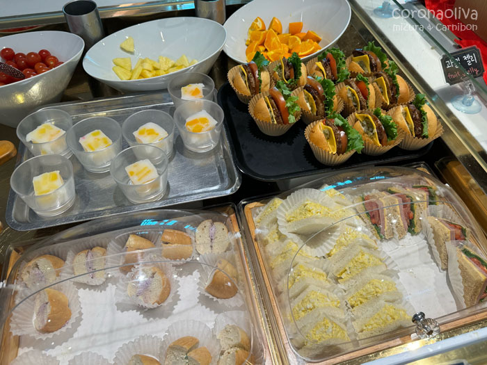 なんたることかミニバーガーも！