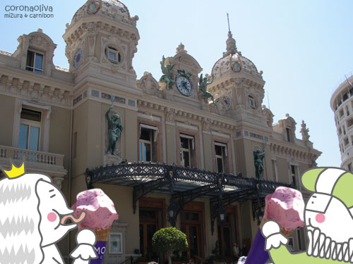 モナコの象徴『グラン・カジノ』の辺りには庶民派観光客がウヨウヨ